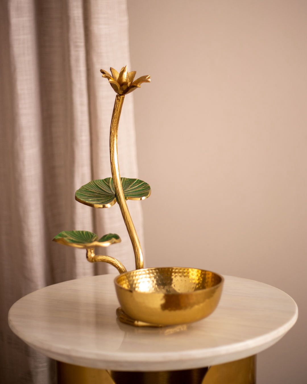 Lotus Pod Décor