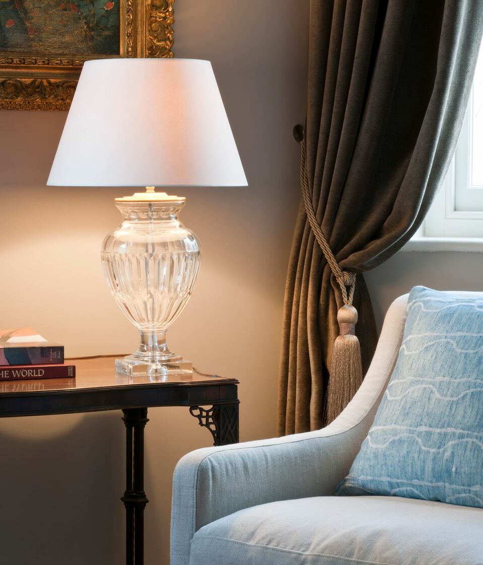 Regal Crystal Lamp