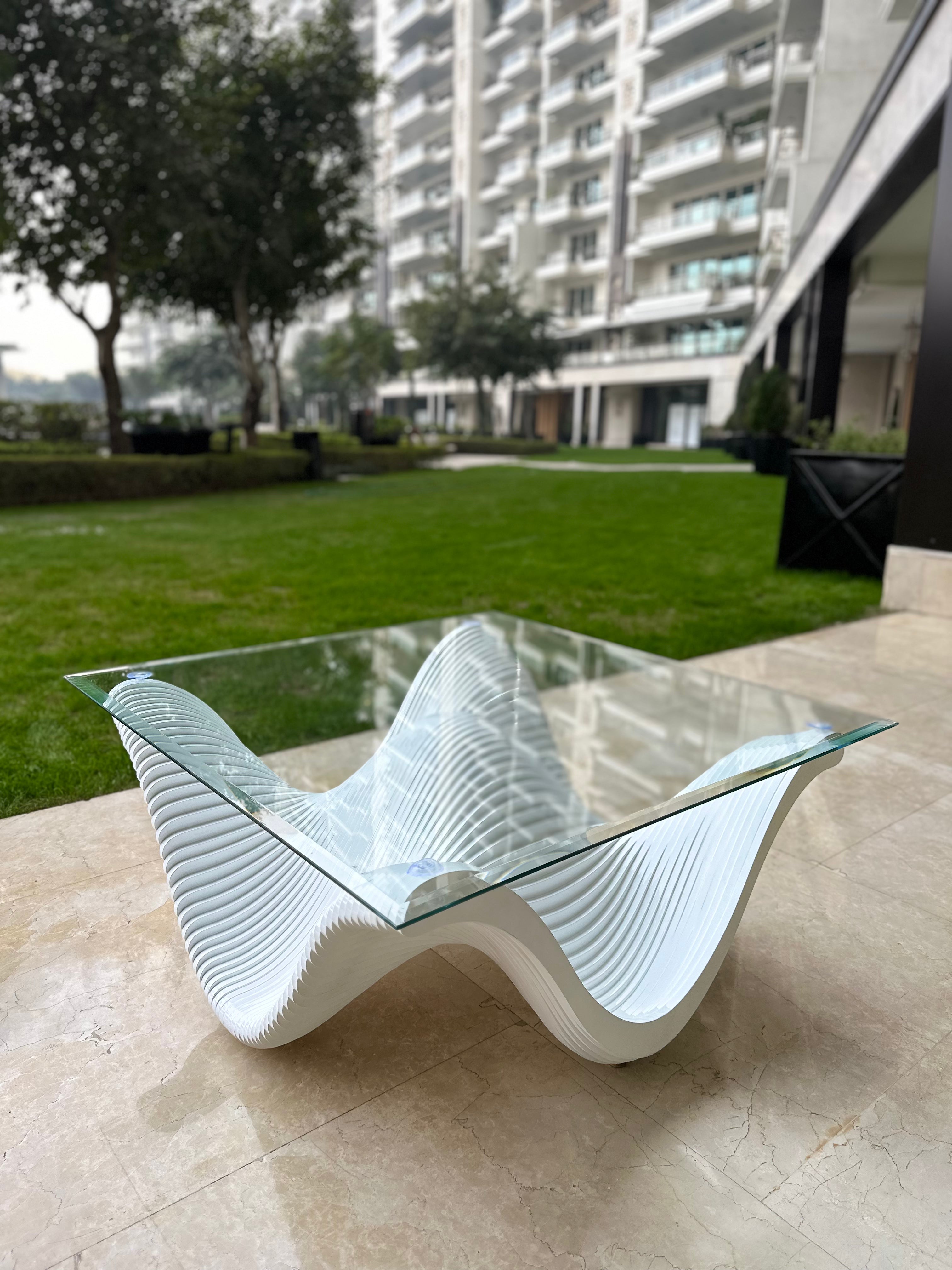 Flow White Table