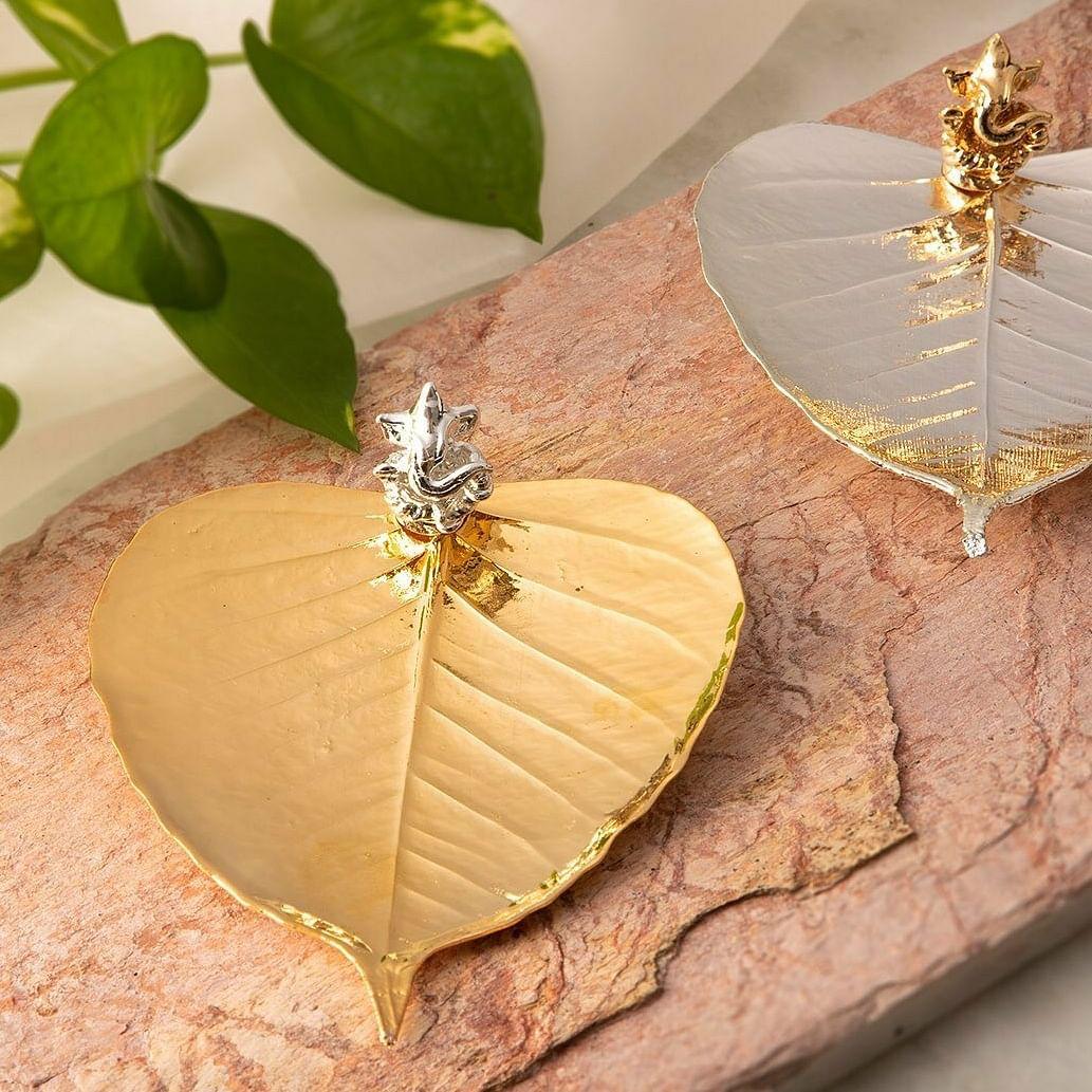 Ganesh Pati Stand with scented agarbati